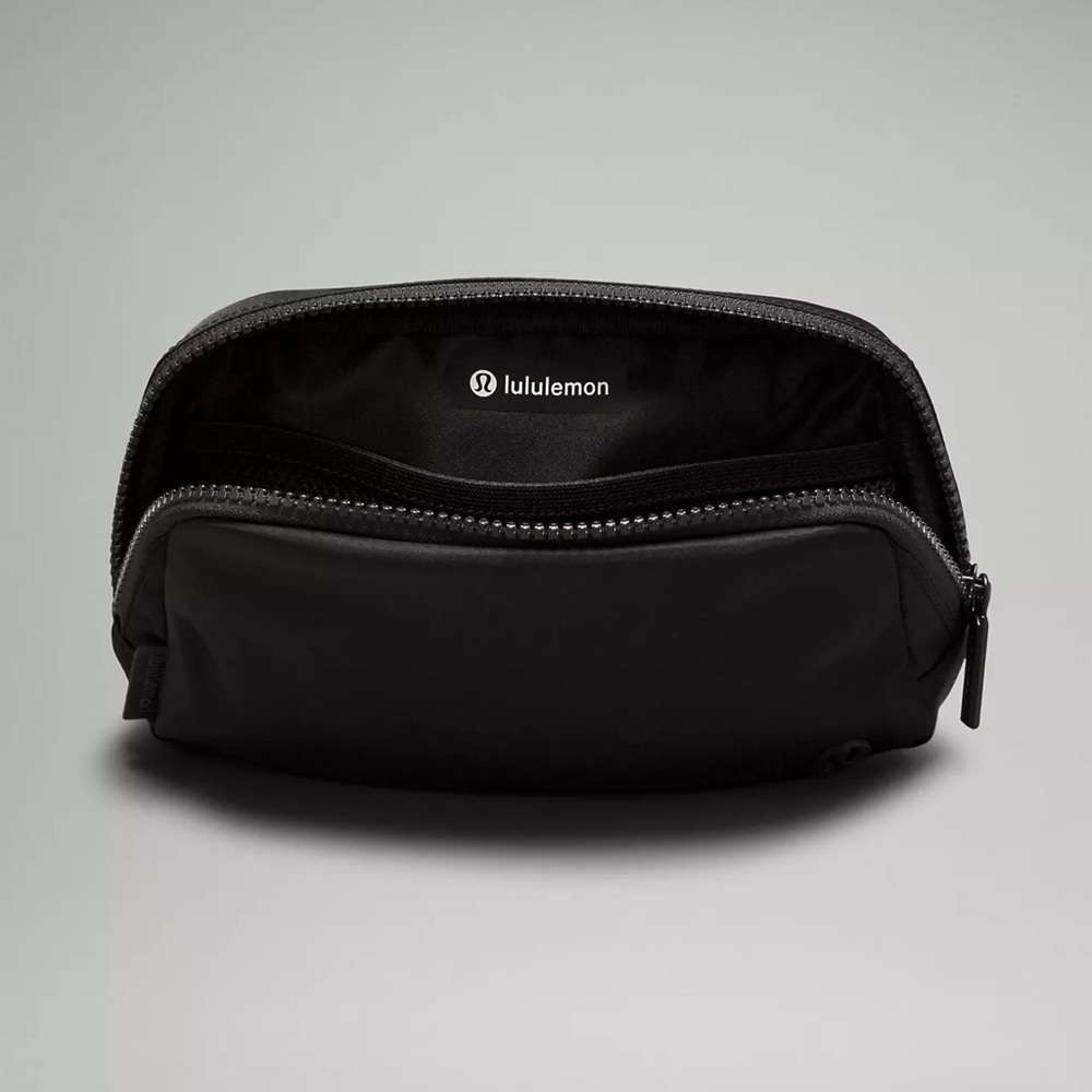 Lululemon Black Everywhere Belt Bag 1L - Picture 4 of 6
